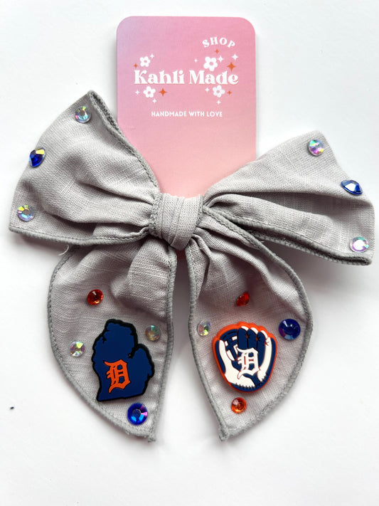 Gray Detroit Tigers Bow